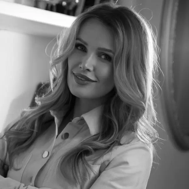 Polina Vecheria B&W
